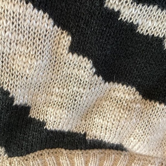 Revolution by Ricki’s sweater 3/4 length sleeve - Picture 3 of 3